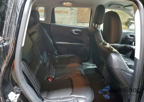 2018 Jeep Compass Latitude из США, поврежденный, VIN 3C4NJDBBXJT113919